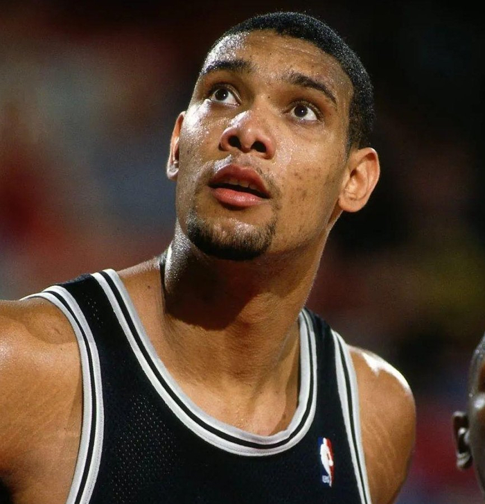 篮球篮网主帅接受采访谈战术