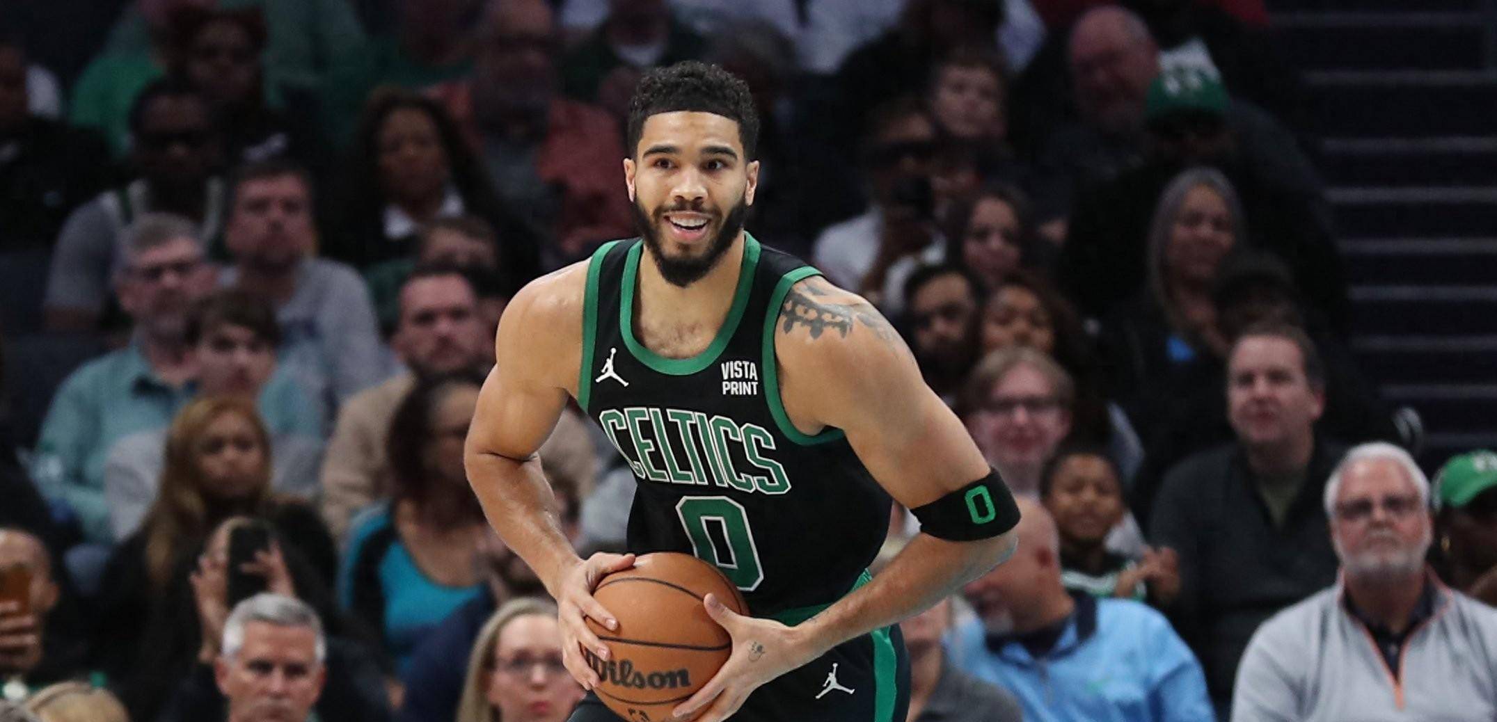 巴特勒30分，库里31分，杰伦约翰逊23+11，老鹰击败勇士