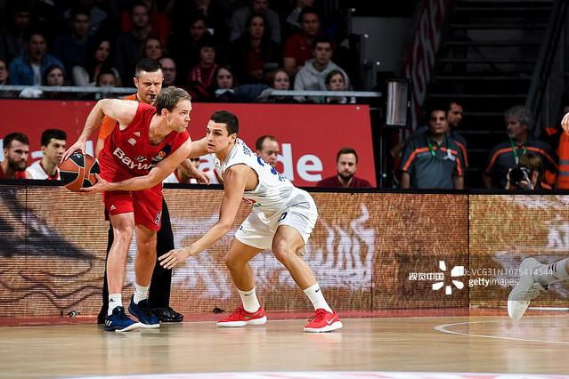 [天下足球]门将4扑点球 大巴黎加冕六冠王