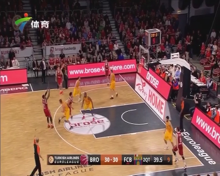 足球英超豪门逆转取胜，主帅赛后握拳怒吼