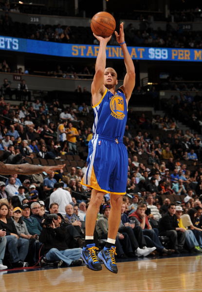 阿森纳客场2-1战胜阿斯顿维拉，维拉绝杀，阿森纳争冠形势艰难。