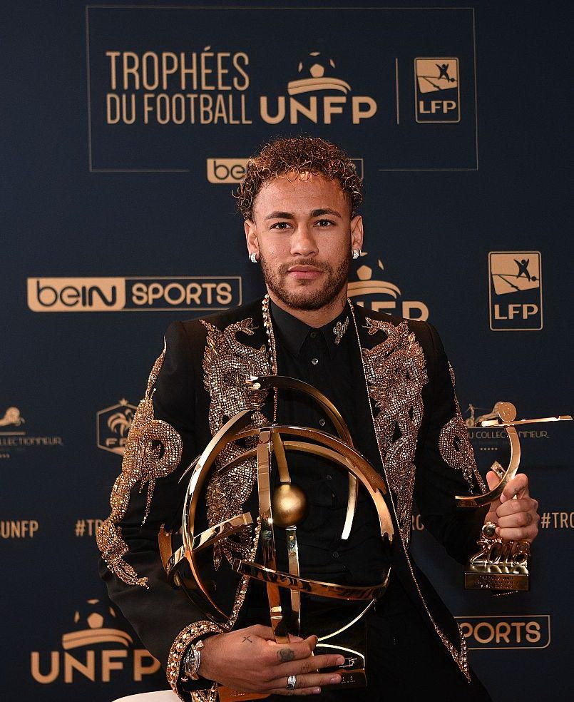 全英羽毛球公开赛：国羽斩获两金两银